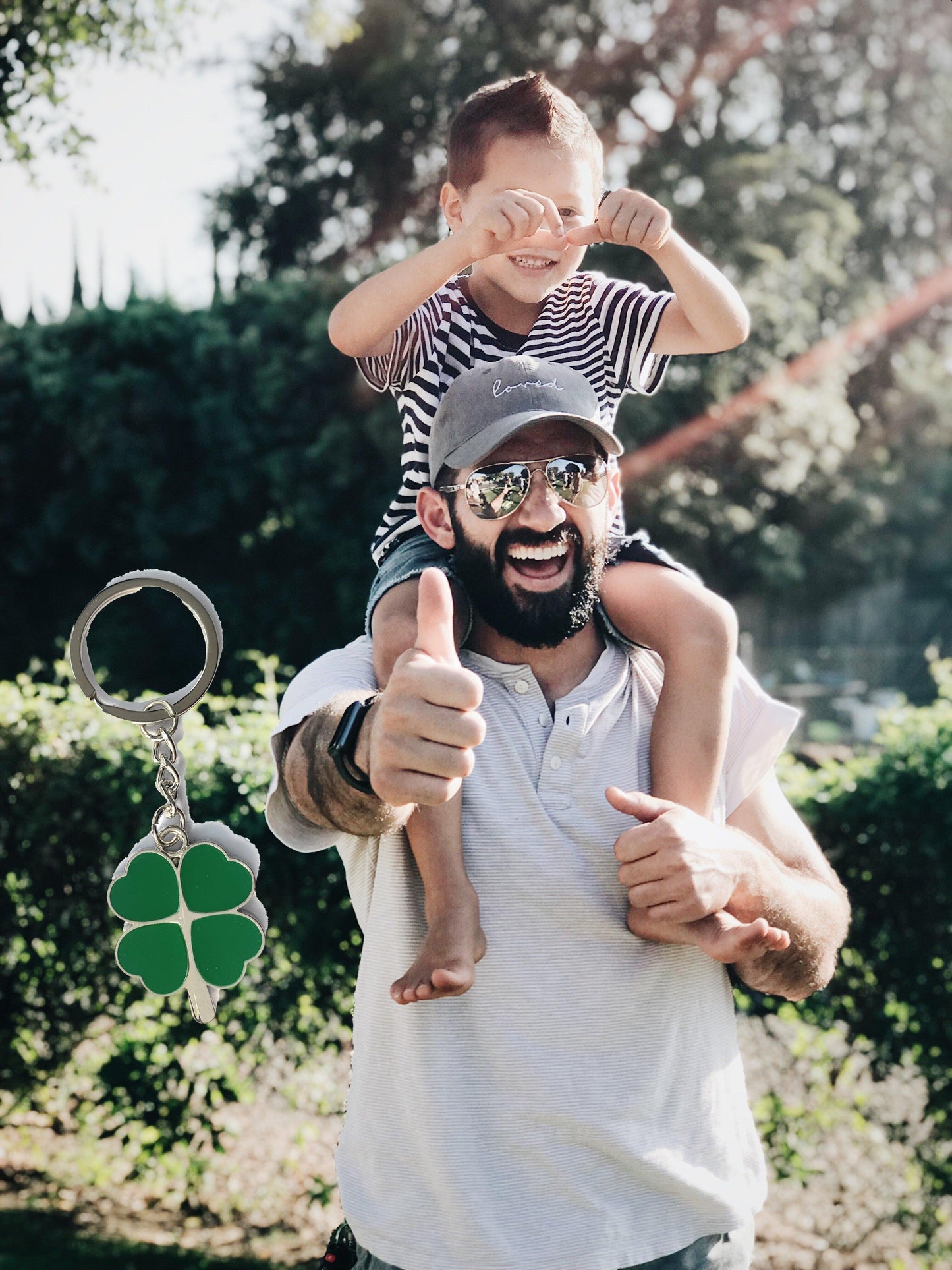 Glücksbringer Kleeblatt als Schlüsselanhänger in ausgefallener Verpackung mit Karte - überzeugendes glücksbringendes kleines Geschenk