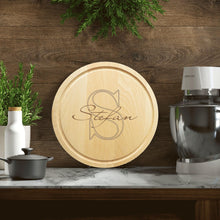 Lade das Bild in den Galerie-Viewer, Schneidebrett Holzbrett Küche rund - mit Gravur &amp; Namen personalisiert - Holz Küchenbrett - Geschenk zu Weihnachten für Männer zarto
