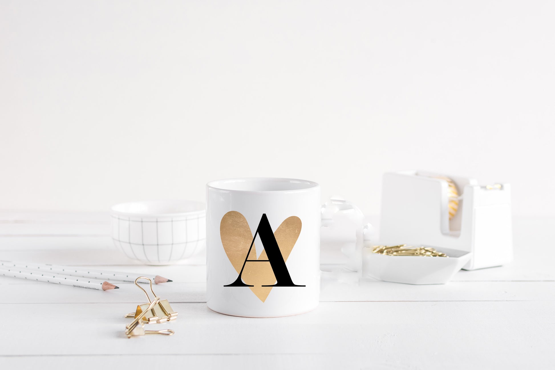 Tasse personalisiert mit Buchstaben von A-Z, Buchstabentasse mit Letter, Geschenk/Geschenkidee Kollegen/Freundin, Büro-tasse lustig mit Herz